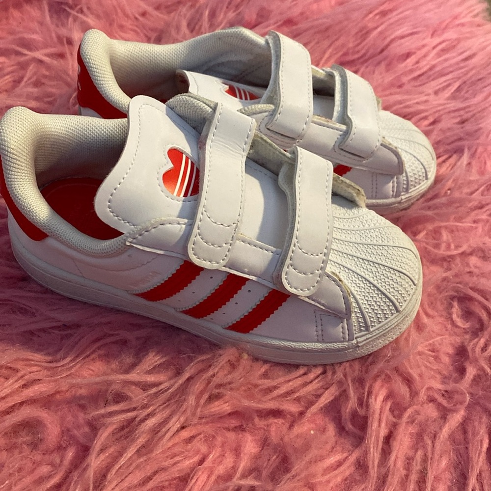 Kids adidas Velcro strap size 9.5❤️❤️❤️